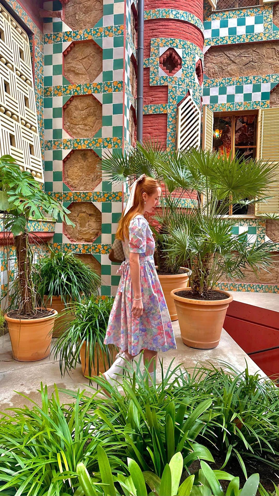ベッキー・クルーエルのインスタグラム：「documenting incredible vintage dresses one day at a time 🫶 #vintage #vintagefashion #vintagedress #girlygirl」
