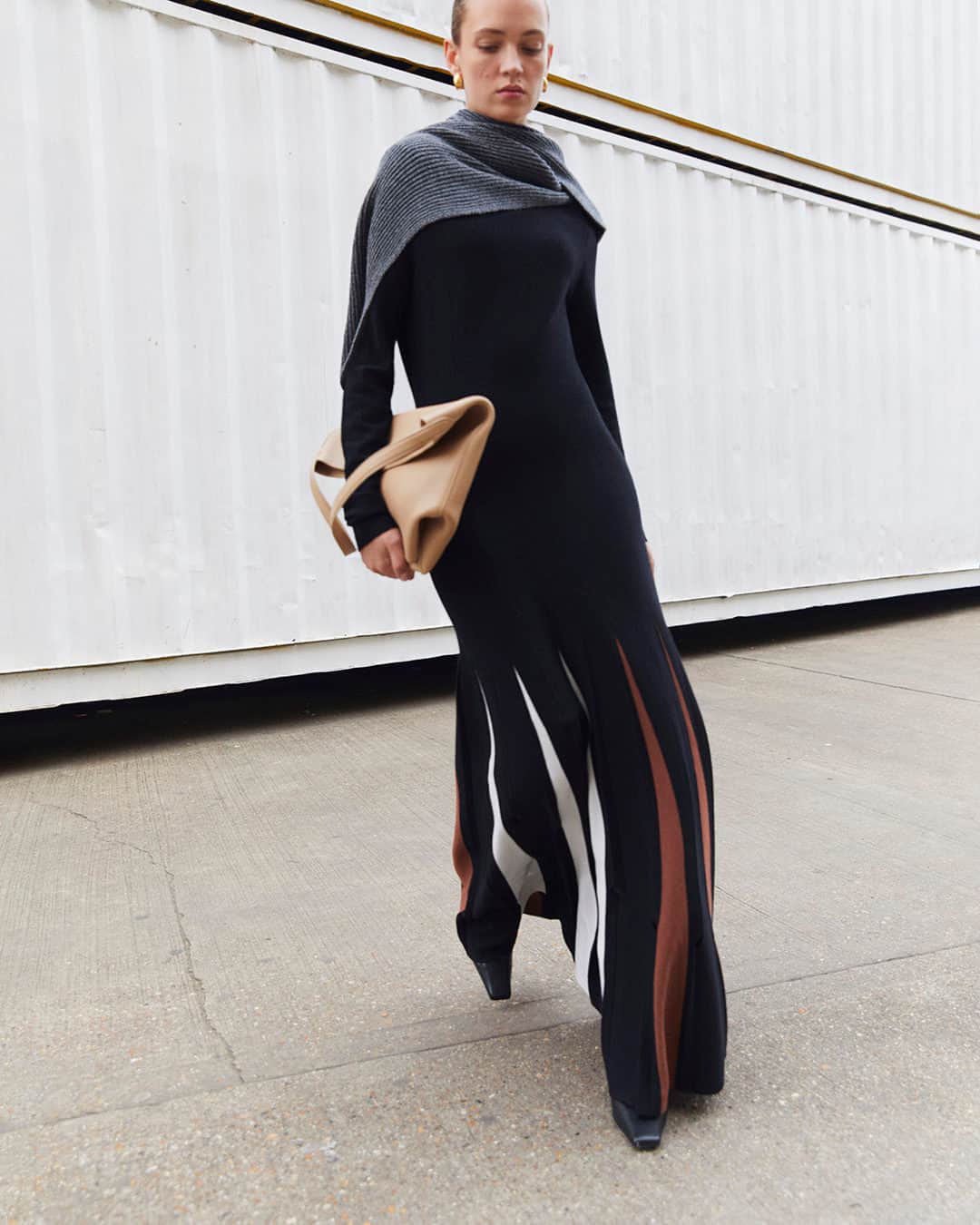 ネッタポルテのインスタグラム：「A CLASSIC TAKE: What’s your FW23 mood? At @gabrielahearst it’s everyday sophistication.  Tap the link in bio to shop at #NETAPORTER.」
