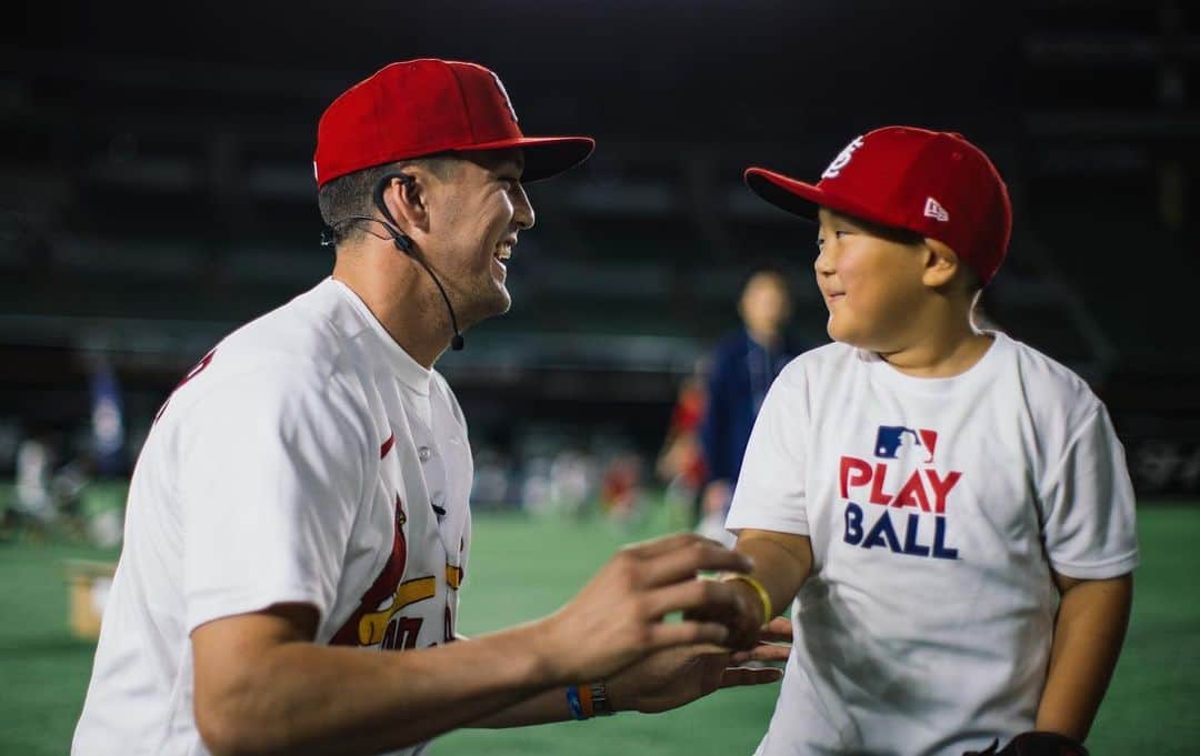 セントルイス・カージナルスさんのインスタグラム写真 - (セントルイス・カージナルスInstagram)「International Superstar ⭐️  Lars Nootbaar joined with @playball to lead a kids clinic in Fukuoka, Japan over the weekend!」10月24日 6時00分 - cardinals