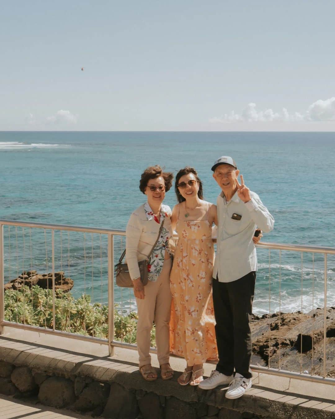 W E Y L I Eさんのインスタグラム写真 - (W E Y L I EInstagram)「The last time we went on a family trip like this, I think I was in middle school 🥹 My grandparents are the sweetest and seeing them so happy is priceless. Cherishing every little moment of this family trip!   Also, why does every Asian family analyze every fruit tree that they encounter? 😂」10月24日 3時28分 - weylie