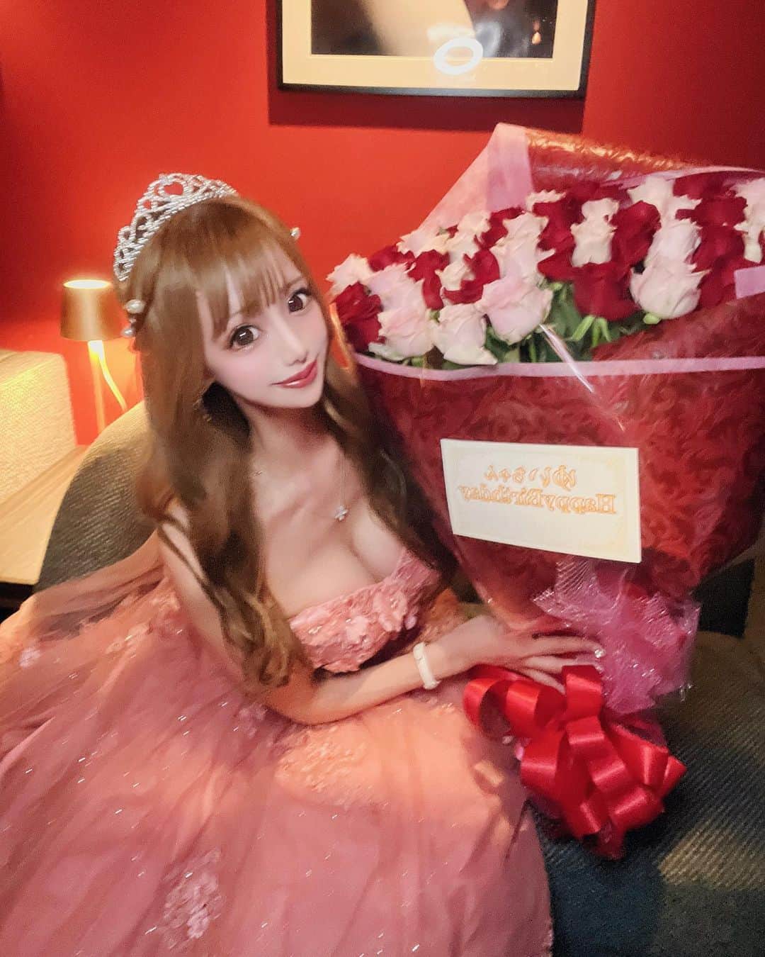 美咲ゆいのインスタグラム：「#ゆいぴの誕生日 🌹💓」
