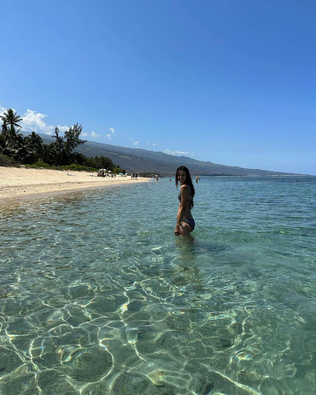 ポーリーヌ・オアロさんのインスタグラム写真 - (ポーリーヌ・オアロInstagram)「Taking in the last bit of summer before I’m too cold already ⛄️  I’ve been missing this 🌊 ☀️  #homesweethome」10月24日 3時49分 - paulinehoarau