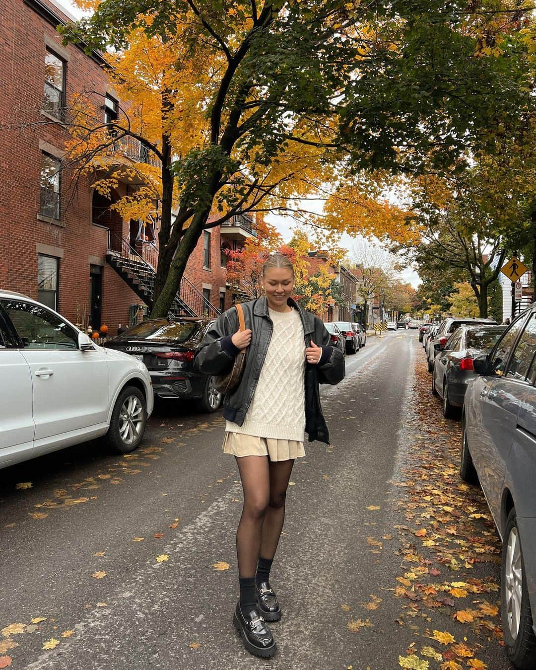 Alex Centomoさんのインスタグラム写真 - (Alex CentomoInstagram)「A cozy fall day 🕯️🍂☕️」10月24日 3時52分 - alexcentomo