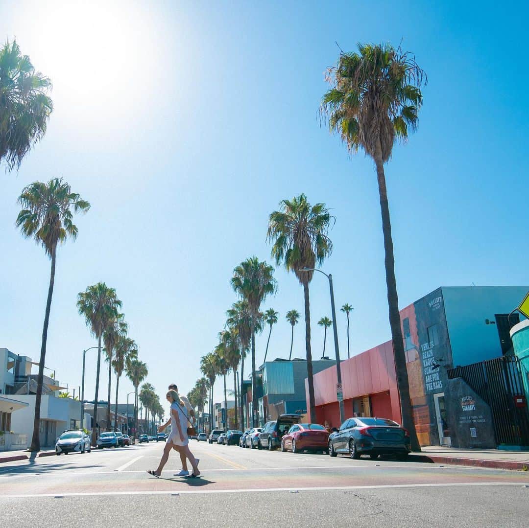 PicLab™ Sayingsさんのインスタグラム写真 - (PicLab™ SayingsInstagram)「The city of angels is calling. ☀️🌴 Our city guide to Los Angeles just landed in our bio. Whether you want to check out a museum in downtown, catch a wave in Malibu, spot celebrities on Rodeo Drive, or just take a hike under the palms, Los Angeles offers it all.」10月24日 3時55分 - paradise
