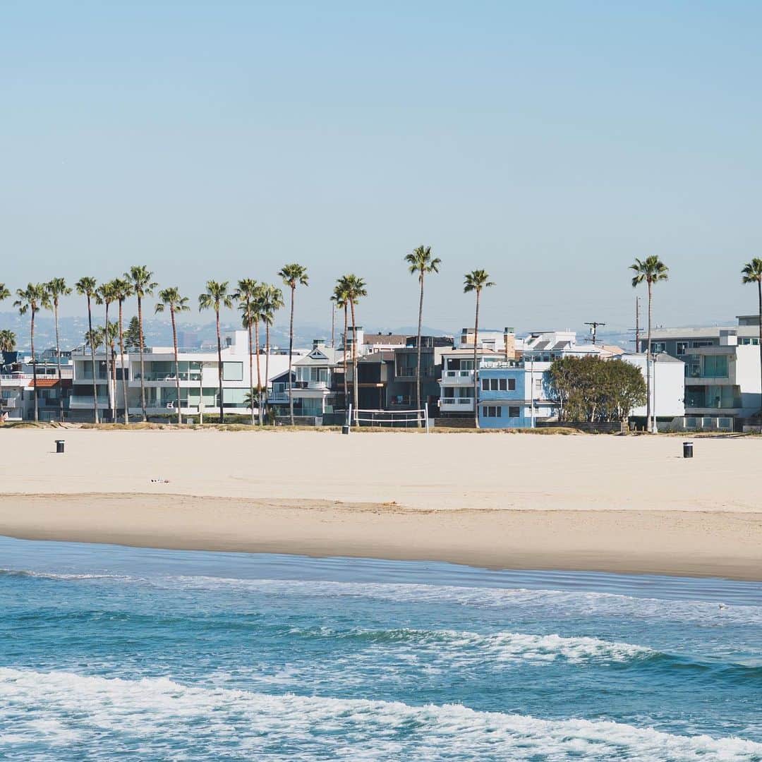 PicLab™ Sayingsさんのインスタグラム写真 - (PicLab™ SayingsInstagram)「The city of angels is calling. ☀️🌴 Our city guide to Los Angeles just landed in our bio. Whether you want to check out a museum in downtown, catch a wave in Malibu, spot celebrities on Rodeo Drive, or just take a hike under the palms, Los Angeles offers it all.」10月24日 3時55分 - paradise