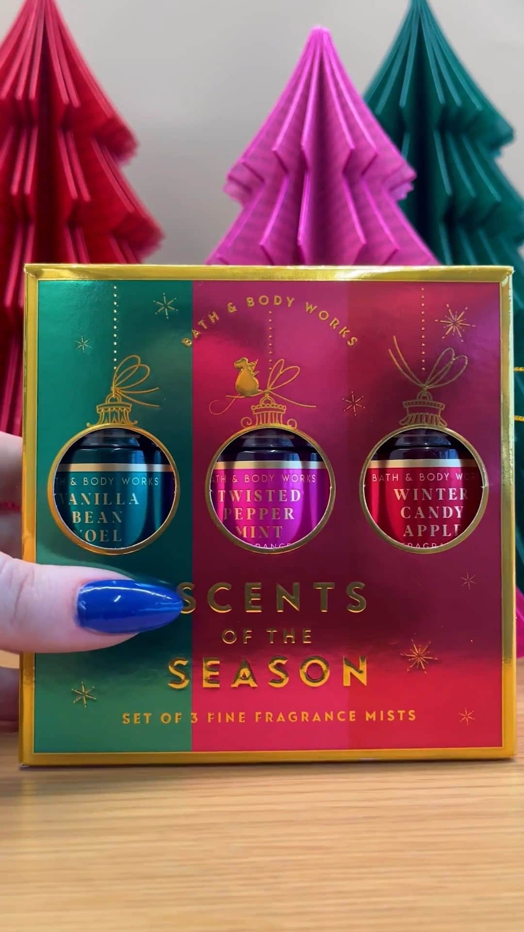Bath & Body Worksのインスタグラム：「Unlock your My Bath & Body Works Rewards Perks! 🔑🔓 Rewards Members shop the Holiday Classic Discovery Set first 🎄! 🗓️ OCT 23-29! Click the 🔗 in bio to shop!」