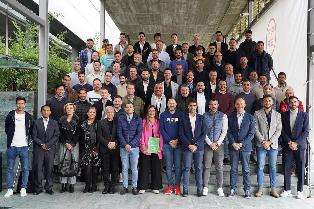 アントニオ・バラガンさんのインスタグラム写真 - (アントニオ・バラガンInstagram)「Gracias a cada una de las personas que han formado parte de este camino ⚽️✏️  ¡Vamos a por más! 💪🏻」10月24日 4時13分 - antoniobarragan17