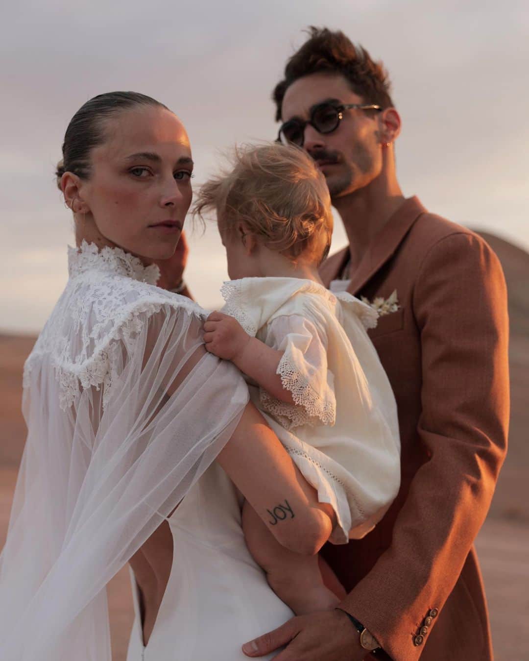 NICOLAS SIMOESさんのインスタグラム写真 - (NICOLAS SIMOESInstagram)「Wedding family portrait 🤍  @marioncolombani」10月24日 4時06分 - nicolassimoes