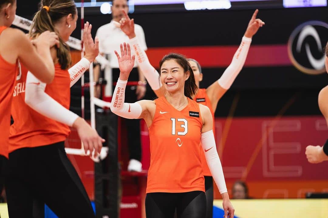 ヌットサラ・トムコムのインスタグラム：「Team Saguaro 🌵🧡 #AUVB #Season3  วันนีัแข่ง 8:30 โมงเช้าไทย   @auprovolleyball  @auprosports  #BeUnlimited」