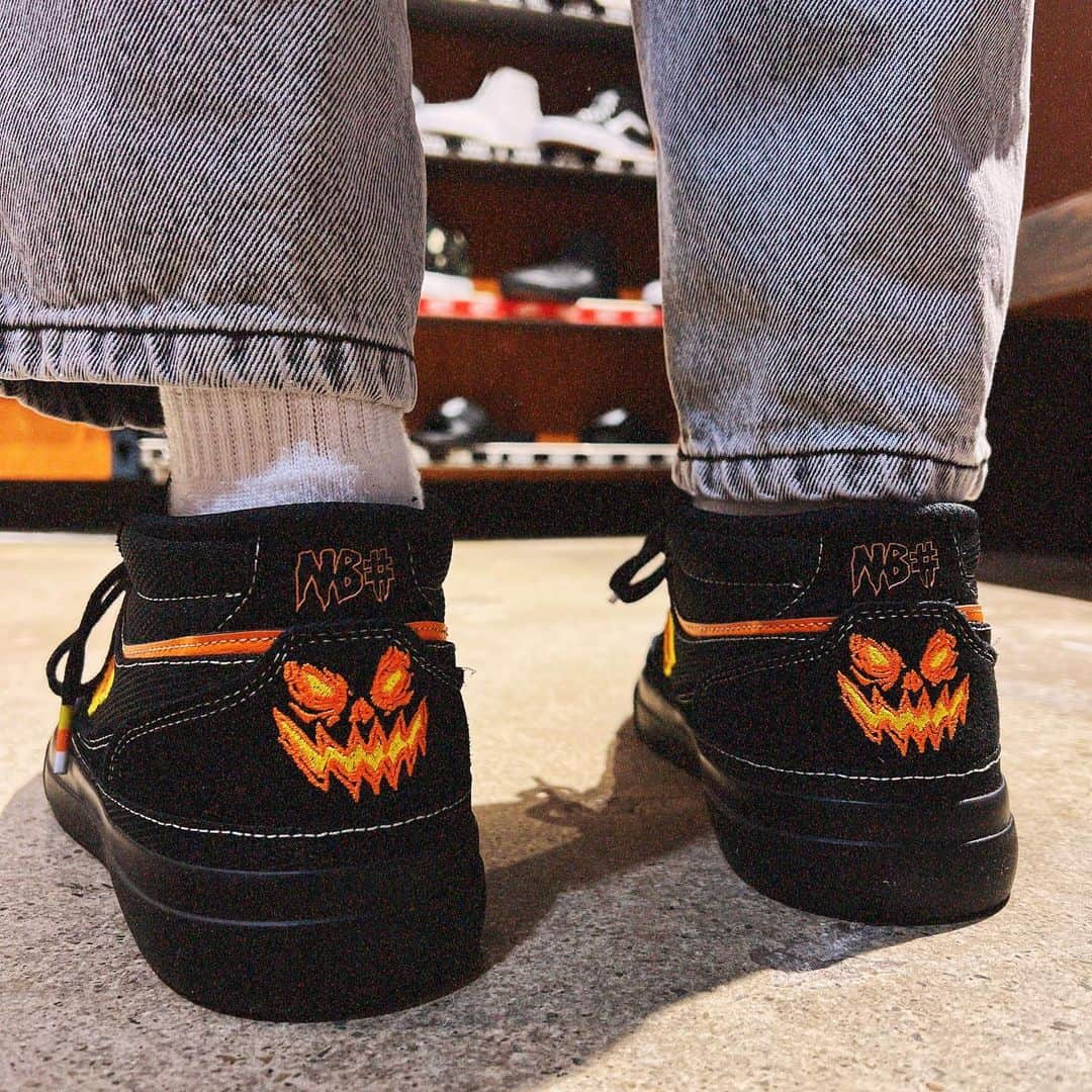 zumiezさんのインスタグラム写真 - (zumiezInstagram)「Scary Fits this Halloween 🎃 🔪  #zumiez #zumie653 #octoberfit #newbalance #halloween #zumiezfitcheck #michaelmyers #horror #thriller #frankyvillani」10月24日 4時31分 - zumiez