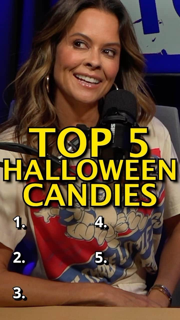 ブルック・バークのインスタグラム：「Guessing the TOP 5 Halloween candies in America with special guest guesser @brookeburke! This is based sales calculated by CBS during the month of October - any of your favorites missing?? 🎃 #top5 #trivia #halloween #guessinggame #halloweencandy #october #reels #brookeburke」