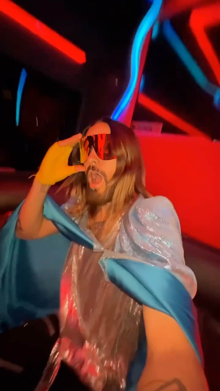 ジャレッド・レトのインスタグラム：「A new day is coming and I am finally free   ⚡️ ATTACK ⚡️」