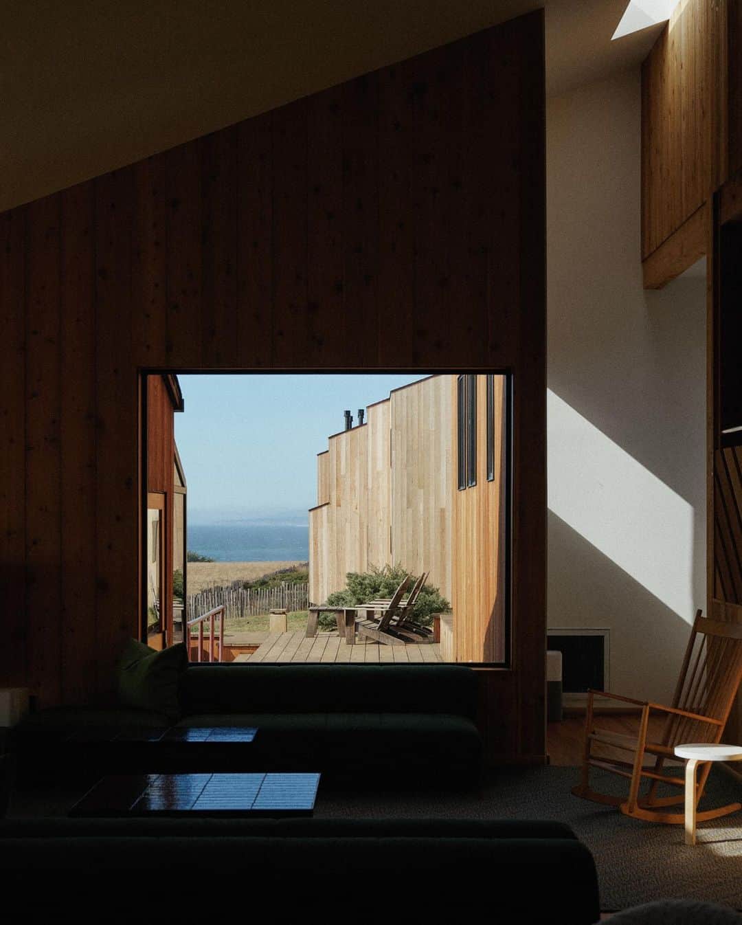 アリス・ガオさんのインスタグラム写真 - (アリス・ガオInstagram)「ok, the @thesearanchlodge spam begins. here is a look on the property, a stunning little gem that opened earlier this year… this doesn’t even begin to show the surrounding nature (oh, it’s coming!), which is now easily my favorite part of california i have ever visited. good lord. 🥵」10月24日 4時55分 - alice_gao