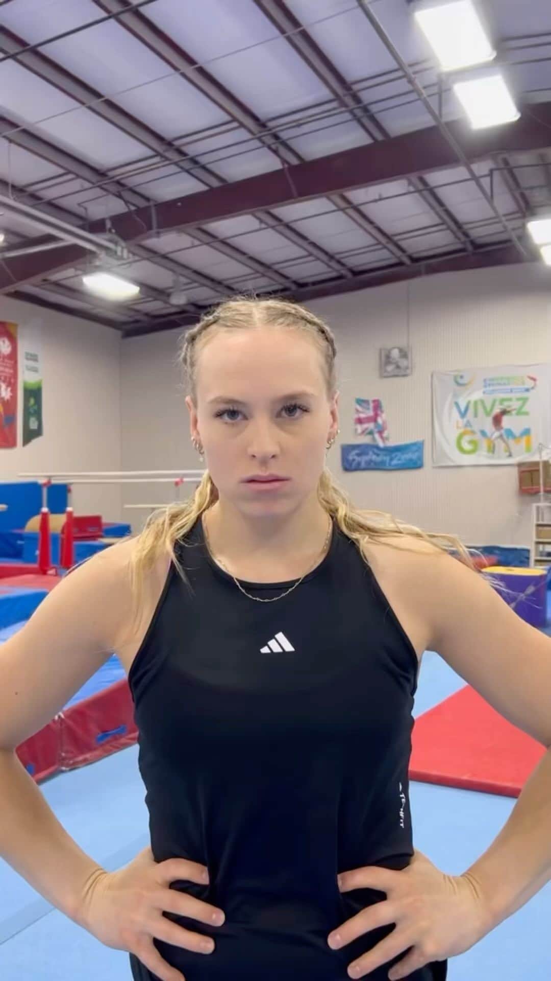 エリー・ブラックのインスタグラム：「Tiny powerhouse energy!  I trained for the 2023 World Gymnastics Championships with my trusty sidekick and fellow #TinyPowerHouse, the mighty egg!  Did you know that eggs are packed with nutrients and 13 grams of protein per serving of 2 large eggs?  Nutrition is a vital aspect of training - not only at the start of the day, but also post-training for recovery. I love incorporating eggs into my dinner recipes for a high-protein and delicious dish to keep me fuelled for the rest of my evening!  What are your favourite egg-based dinner dishes?  #Sponsored #EggsAnytime #EatingWithEllie @eggsoeufs」