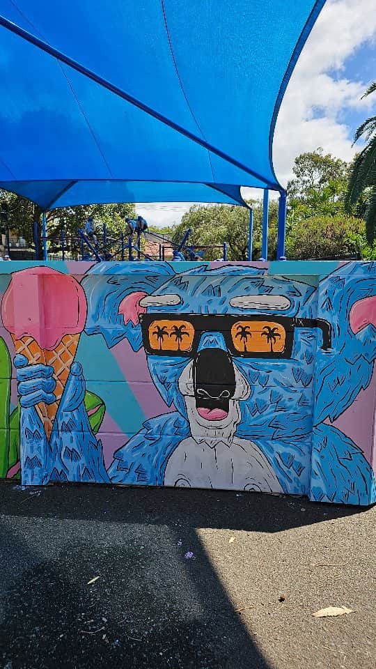 MULGAのインスタグラム：「When you get asked to paint a dodgeball thunderdome 🤾🤾🤾⁣ ⁣ Also know as a Gaga Pit by @gagagames.aus at Malabar Public School 🏫⁣ ⁣ Don't mind the finger over the camera for half of it 🫠⁣ ⁣ #mulgatheartist #muralart #schoolmural #sydneystreetart #cockatoo #cockatooart #australianart #mural  #muralartist #australianstreetart #art #painting #muralvideo #ArtisticExpressions #surfart #surfartist #dodgeball」
