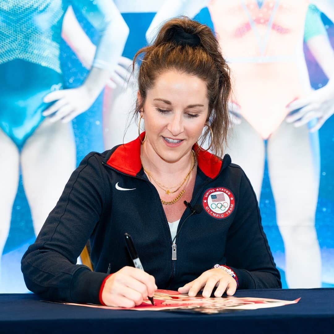 カーリー・パターソンのインスタグラム：「#TBT this beautiful day shared with Carly Patterson. It was a truly honor to have her on #CopagillingCancun2023 Inspiring Gymnasts on Latin American on this beautiful sport! 💖  #copagilling #gilling #carlypatterson #gymnastics #gimnasia #eventogimnasia」