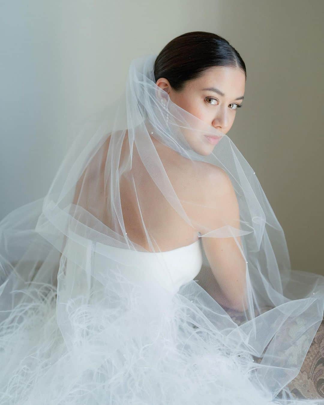 Vogue Beautyさんのインスタグラム写真 - (Vogue BeautyInstagram)「When Alexandra Dorda married her now husband, Stefan Macru, in Seville, Spain, the bride opted for a simple and soft glam look. Everything from her slicked-back bun, peachy pout, and lightly sculpted cheeks worked perfectly with her @moniquelhuillier ostrich-feather ball skirt and the colorful setting of her venue, Casa De Pilatos. Tap the link in our bio to see all the details on the bride's look. Photo: @corbingurkin」10月24日 5時13分 - voguebeauty