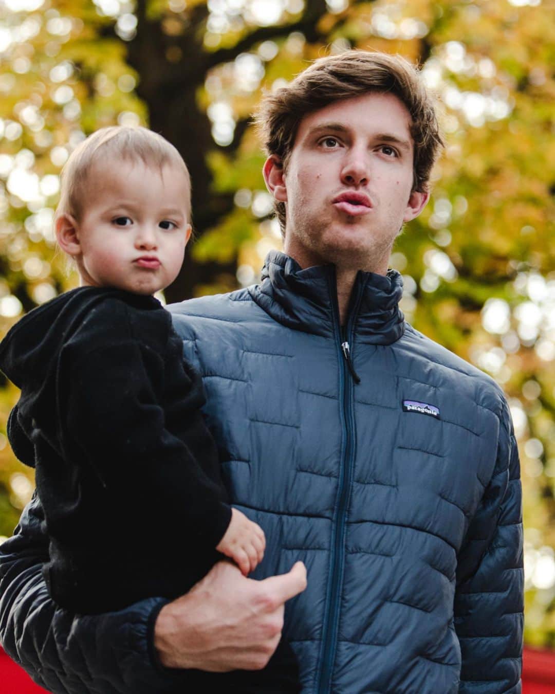 ATP World Tourさんのインスタグラム写真 - (ATP World TourInstagram)「Baby, we’re in Basel 🥰  Like father like son, they explore the city pre-tournament 🫶   @swissindoorsbasel_official | #SwissIndoorsBasel | 📸: @antoniovasquez11」10月24日 5時13分 - atptour