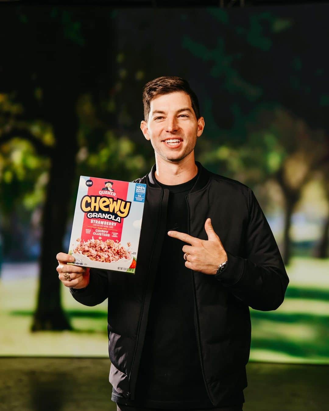 Dude Perfectさんのインスタグラム写真 - (Dude PerfectInstagram)「#Ad This changes EVERYTHING. 👀🥣 Did you see Commercial Clash in Overtime 41 featuring the all-new Quaker Chewy Granola? Head to @quakerchewy to learn more about Quaker Chewy Granola and the Chewy Family Play Wagon, on tour now!」10月24日 5時17分 - dudeperfect