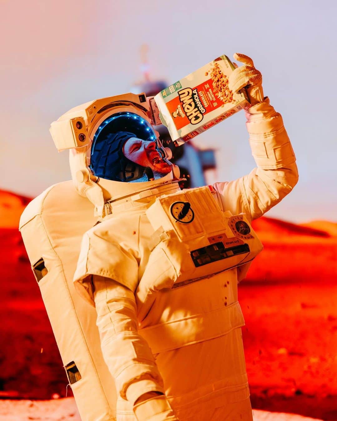 Dude Perfectさんのインスタグラム写真 - (Dude PerfectInstagram)「#Ad This changes EVERYTHING. 👀🥣 Did you see Commercial Clash in Overtime 41 featuring the all-new Quaker Chewy Granola? Head to @quakerchewy to learn more about Quaker Chewy Granola and the Chewy Family Play Wagon, on tour now!」10月24日 5時17分 - dudeperfect