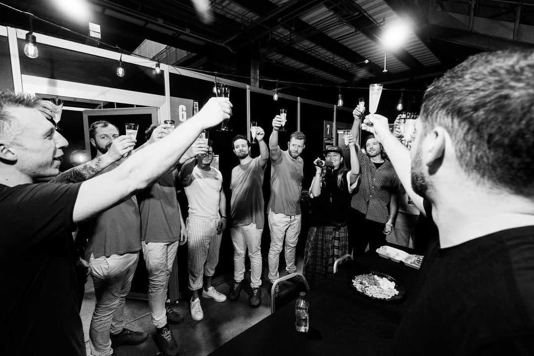 オデッザさんのインスタグラム写真 - (オデッザInstagram)「To everyone that made this tour unforgettable: our fans, our vocalists, our crew and our incredible support acts - thank you.」10月24日 5時21分 - odesza
