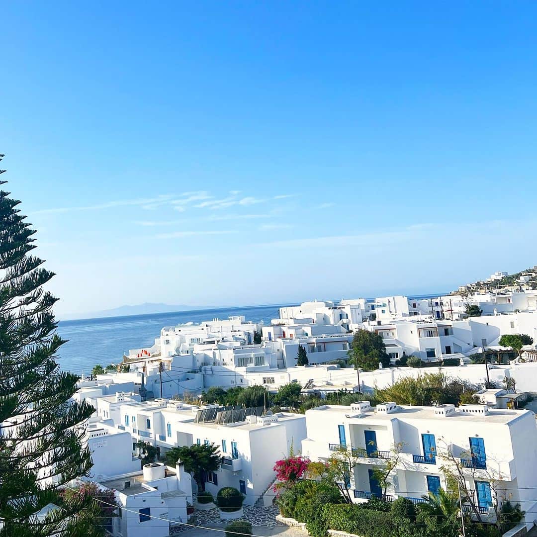 山城葉子さんのインスタグラム写真 - (山城葉子Instagram)「. 🇬🇷 ミコノス島  Parisからアテネに入り、アテネからミコノス島へ。 初めてのギリシャ🇬🇷 白壁と青い空に青い海の世界。」10月24日 5時37分 - yokoyamashiro
