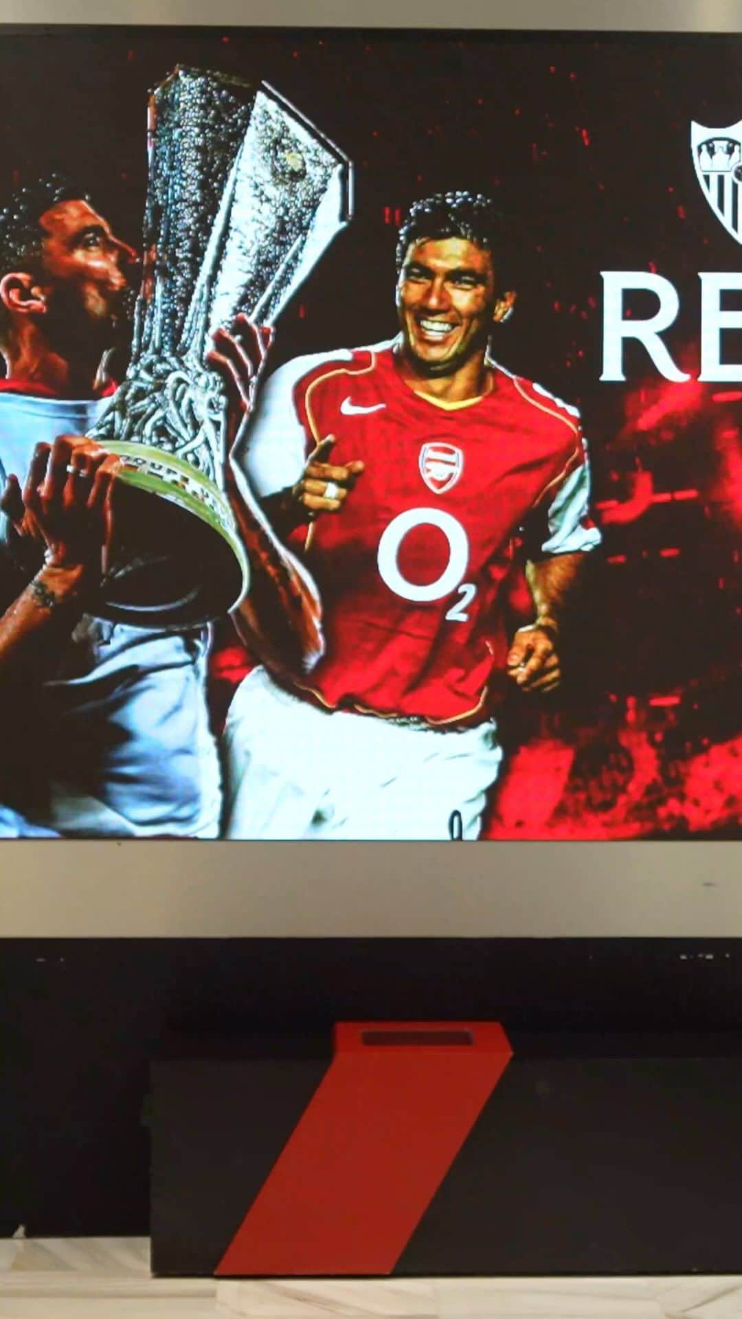 セビージャFCのインスタグラム：「💐 Homenaje al gran José Antonio Reyes 💫  ♾ Eterno」