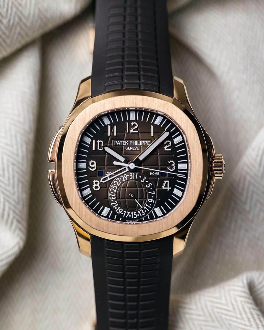 Daily Watchのインスタグラム：「Sporty yet elegant. The Patek Philippe Rose Gold Aquanaut Travel Time. Ref. 5164R-001. Photo by @circleredwatches」