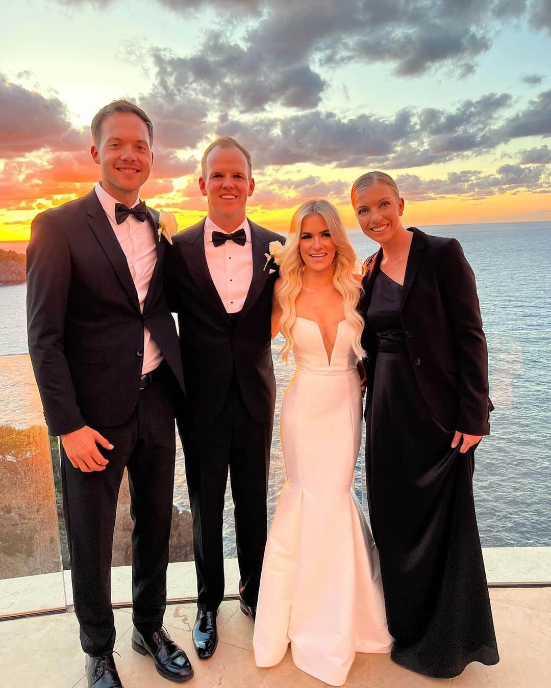 ソフィア・ポポフのインスタグラム：「Congratulations to Mr. and Mrs. Paul!! Thank you @morganruschmeyer and @jeremypaul53 for letting us be part of your beautiful wedding weekend. We had the best time with old and new friends!! Nice way to round out our time in Europe…time to head back to 🇺🇸 to play some golf 🤓😍」