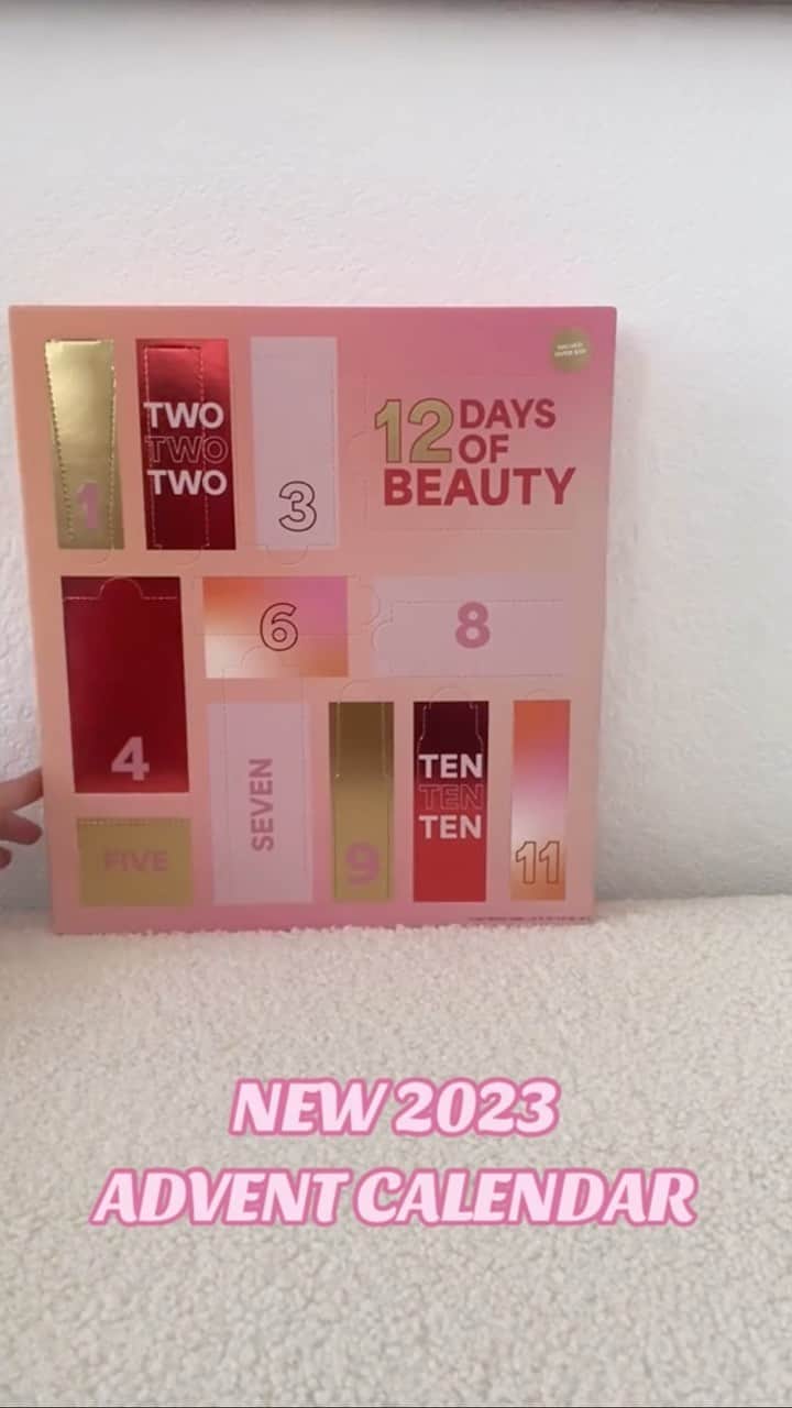 Target Styleのインスタグラム：「1️⃣2️⃣ DAYS OF BEAUTY CALENDARS ARE BACK!🚨🎄Yes, the ones you sold out last year. 🥰 Unbox viral bestsellers and limited edition minis for ONLY $20 (over $50 value)! Shop link in bio for ALL of our Holiday beauty sets including Welness, Eyes and Lip.   What’s inside🎁: ✨Mini NYX Setting Spray Matte ✨Mini e.l.f. Power Grip Primer ✨Sonia Kashuk Blender Sponge ✨Byoma Be-Puff & Brighten Eye Gel ✨eos Pink Lemonade Lip Butter  ✨Tanologist Medium Sunless Tanning Facial Drops ✨Bastise Dry Shampoo ✨Aussie 3 Minute Miracle Moist Deep Conditioner ✨Bliss Drench & Quench Cream  ✨Mini Winky Lux Uni-Brow Precision ✨Liquid IV Hydration Multiplier  TikTok: alysareutov」