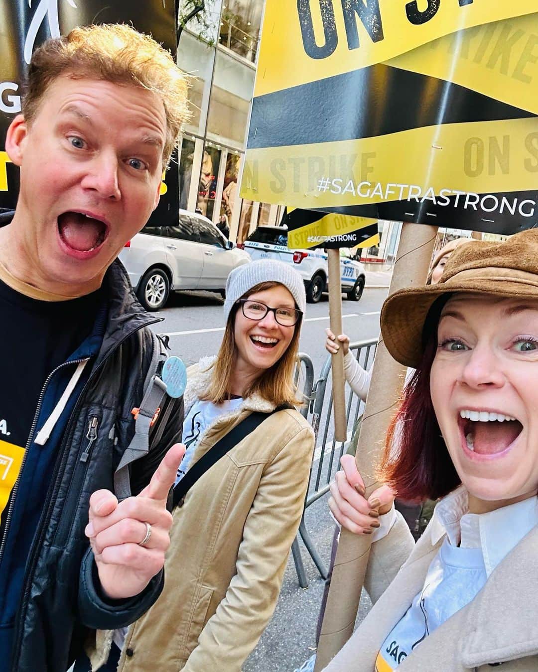 キャリー・プレストンのインスタグラム：「Feeling optimistic about SAG-AFTRA contract negotiations continuing tomorrow 🤞 🙏🏼 #sagaftrastrong #sagaftra #faircontractnow #unionstrong」
