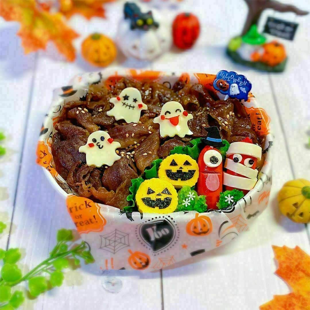 おうちごはん編集部さんのインスタグラム写真 - (おうちごはん編集部Instagram)「【#ハロウィン弁当 5選】  もうすぐハロウィン🎃✨✨   #ジャックオーランタン やおばけなどハロウィンをモチーフにしたお弁当もこの季節ならではですよね🍁  とってもかわいくて素敵なアイデアいっぱいのハロウィン弁当をピックアップしてご紹介します😊💕 ------------------  🎃photo by @kana.obento__   🎃photo by @k_a_k_i__  🎃photo by @hinanami1  🎃photo by @mika_0106h  🎃photo by @hiromitohanami  ------------------  ◆ #おうちごはんLover を付けて投稿するとおうちごはんの記事やこのアカウント、おうちごはん発信のトレンドリリースなどでご紹介させていただくことがございます。スタッフが毎日楽しくチェックしています♪  ［staff : mico］ ------------------  #おうちごはんLover #おうちごはんラバー #ouchigohanlover #ouchigohan #おうちごはん#おうち時間 #暮らしを楽しむ #bento #obento #弁当 #お弁当 #ハロウィン #ハロウィンごはん #Halloween #かぼちゃ #ハロウィンレシピ #料理  #手作りお弁当 #秋弁当 #お弁当作り楽しもう部 #オベンタグラム #今日のお弁当 #毎日お弁当」10月24日 6時00分 - ouchigohan.jp