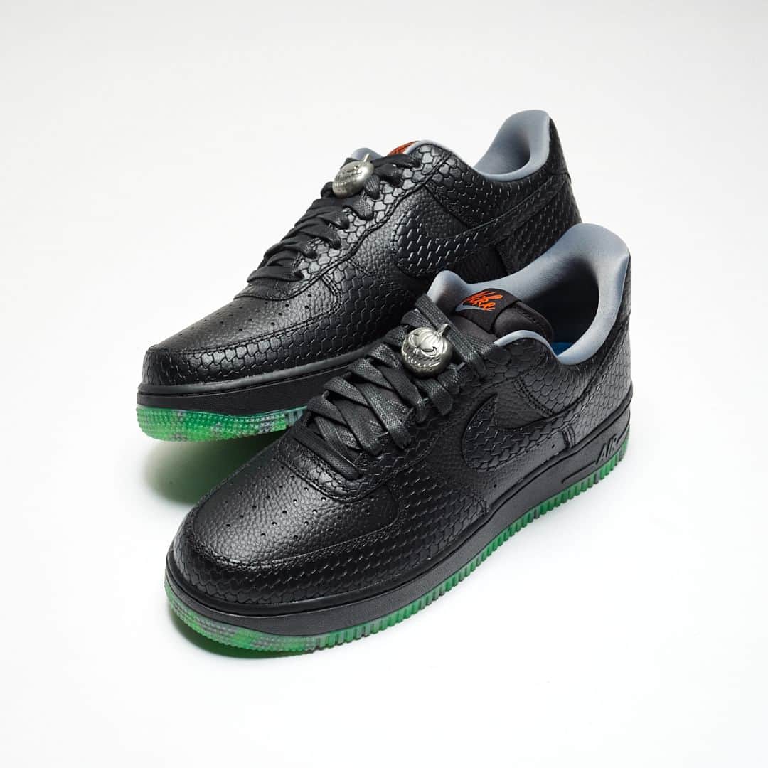 UNDFTDのインスタグラム：「Nike Air Force 1 Low 'Halloween' // Available Tuesday, 10/24 at 11am at UNDEFEATED La Brea, Santa Monica, Glendale, SF, Las Vegas, Phoenix, New York and 7am PST at Undefeated.com  @nike」
