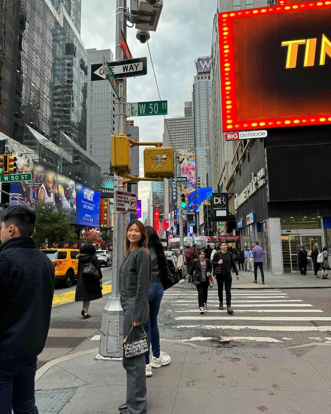 エビアン・クーのインスタグラム：「NYC see you soon again 🍎❤️‍🔥」