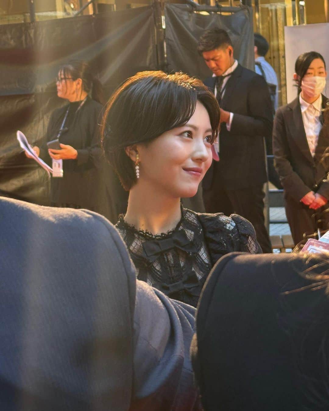 浜辺美波さんのインスタグラム写真 - (浜辺美波Instagram)「#浜辺美波 公式Xより  『ゴジラ-1.0』 東京国際映画祭レッドカーペットに参加させていただきましたーー🧑‍🌾 ミニゴジラ先輩も歩いてました… うっかり神木先輩と髪型が似ちゃって、頭が双子でした…申し訳ない… 来てくださった皆様、ありがとうございましたーー！」10月24日 6時03分 - minami_829_gram