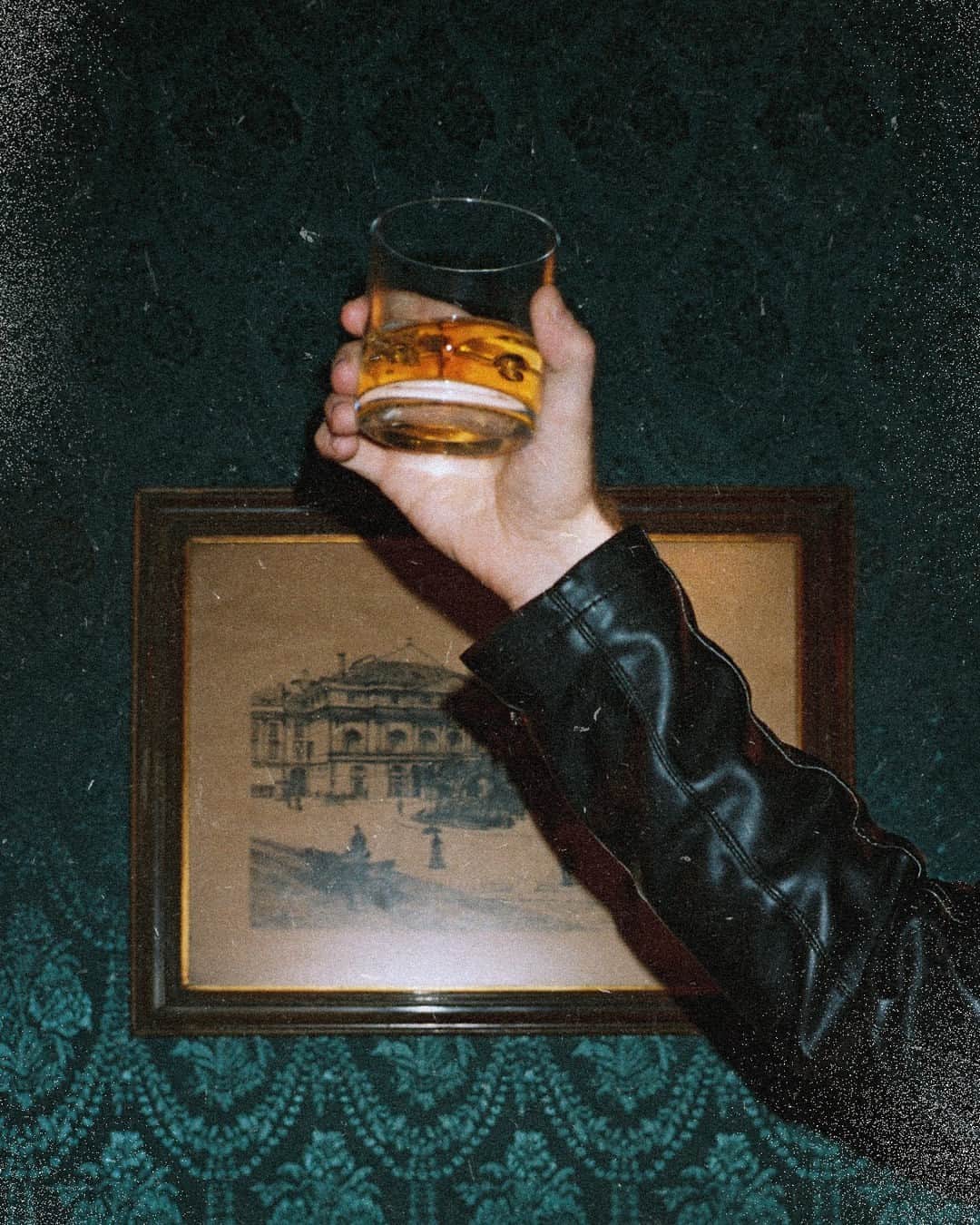 Jim Beamさんのインスタグラム写真 - (Jim BeamInstagram)「Whatever the reason, we’re here for it. Who are you raising a glass with?」10月24日 6時10分 - jimbeamofficial