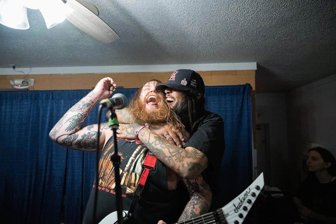 トラビ・マッコイのインスタグラム：「@dyingwishhc in Las Vegas!!! So great to see my brother @deadsoulborn in his ELEMENT!! Thank you for being YOU and for bringing out the 15 YO TRAVIE last night lol, you guys SLAYED!!! Love you bro bro!! A whole ass  Teddy Bear until the Polar Bear comes out!!!  Ps. Think TWICE before you want that SMOKE, all it takes is a Txt to Thor and that’s yo’ ASS!-❤️™️ 📸- @patrickcapriglione」