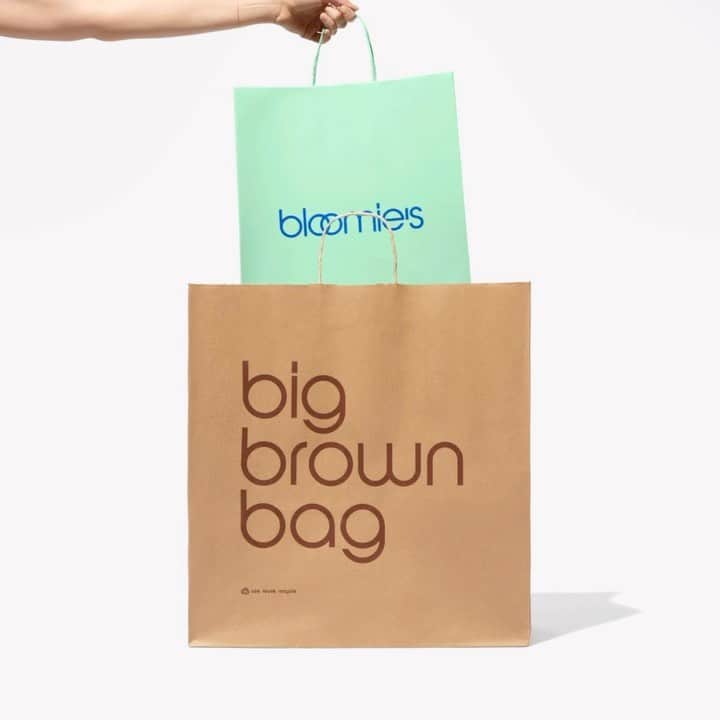 Bloomingdale'sのインスタグラム：「Mark your calendars— Bloomie’s is coming to UVillage Thursday, 11/2! 🛍️ Bringing the best of Bloomingdale’s to Seattle, you’ll find new styles to obsess over each and every visit.   Check out all of the featured brands, and get more exciting details at the link in our bio! 🛍️💙 #bloomies」