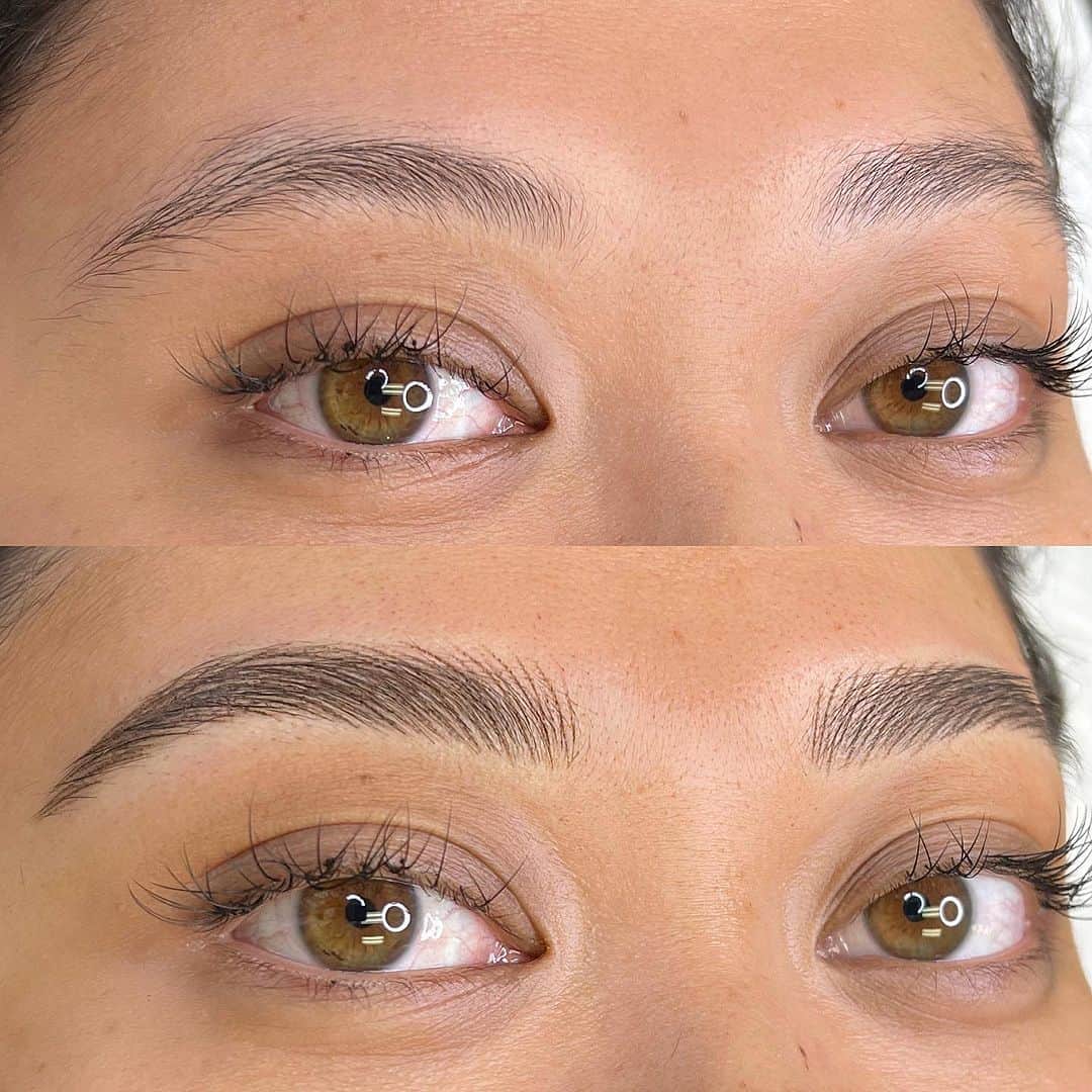Haley Wightのインスタグラム：「COMBO BROWS ❤️‍🔥 Like the natural look of hairstrokes but want something slightly bolder? We can add some light shading to create a combo brow look! So happy with how these brows turned out 😋  MACHINE NANO BROWS W/ LIGHT SHADING- 📆 Lasts 2-3 years, you can get refreshers annually! ⏱️ Appointment length- 3 hrs 📍Scottsdale, AZ ✒️ Pain Level- Minimal! I use numbing throughout the entire appointment to keep you comfortable  TO BOOK WITH ME- 📲 (602)809-9405 Or click the link in my bio to book online!   #nano #brows #nanobrows #aznanobrows #microblading #hairstrokes #combobrows #combo #tattoo #makeup #phoenix #scottsdale #azmicroblading」