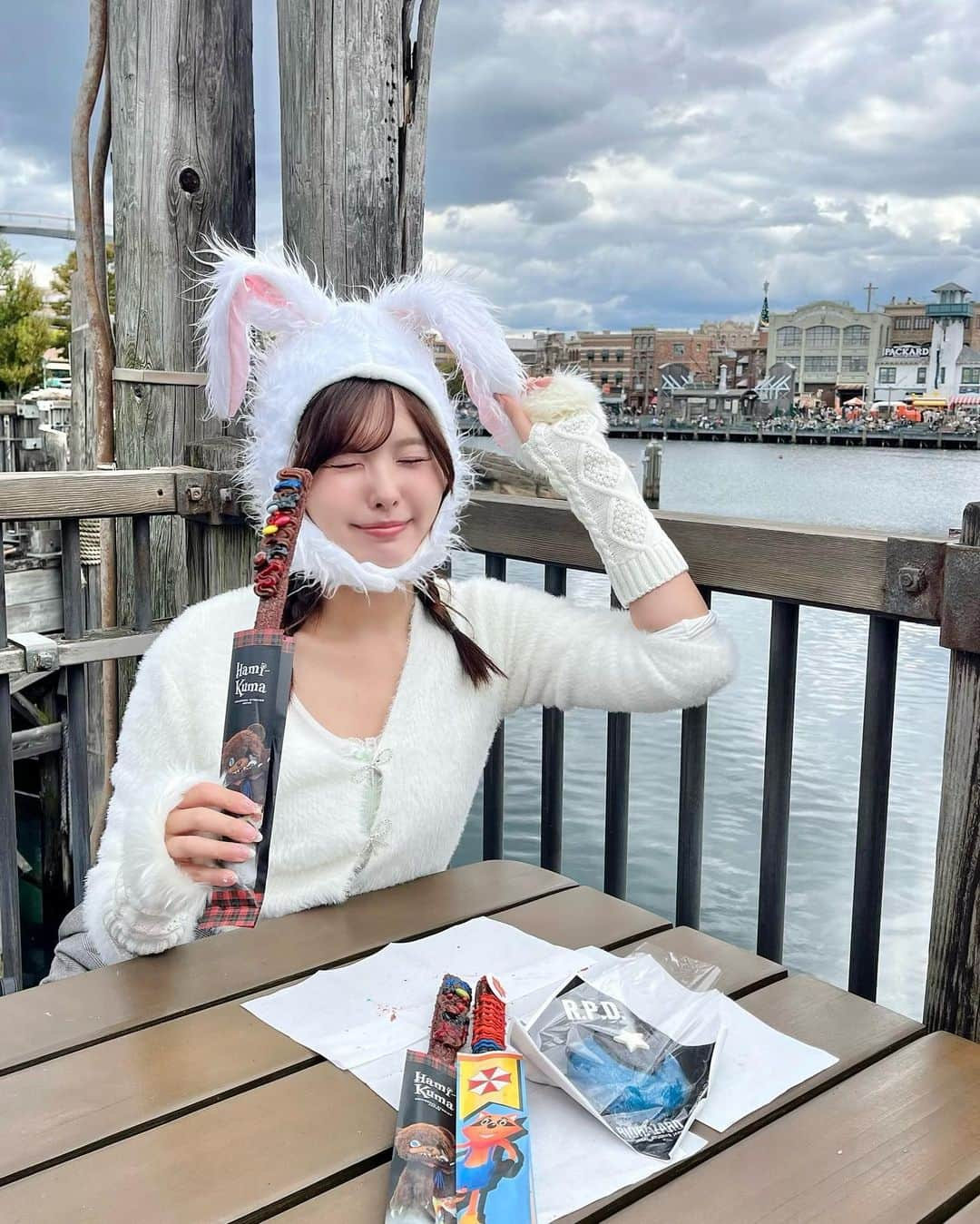 YOUKORINさんのインスタグラム写真 - (YOUKORINInstagram)「たれみみ白うさぎ🐰 もふもふコーデにしたよ🤍  #ユニバ#ユニバハロウィン#USJ#USJファン#USJハロウィン#ホラーナイト#universalstudiosjapan#🐰#ハロウィンコスプレ」10月24日 11時56分 - xxy0uc0riinxx