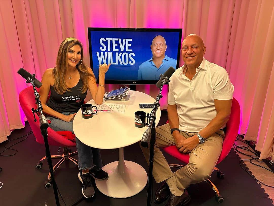 ヘザー・マクドナルドのインスタグラム：「New #juicyscoop Tuesday Falling in Love on Set, Steve Wilkos, From Security to His own TV Talk Show.   Steve Wilkos has been the host of his own syndicated TV talk show for 15 years.  As a police officer he started to do a side gig as security on The Jerry Springer Show. He became a hit with the audience and a regular part of the wildly popular show. Since the guests often were in love triangles and betrayals Steve was there stop the physical fights on stage. There he fell in love with his co worker, a producer on the Jerry Springer Show. Steve shares his story of getting his own talk show, working with his wife of 23 years and all the craziness and blessings that has been his life up until coming on Juicy Scoop. Enjoy! #stevewilkos #jerryspringer #comedy #juicyscoop #realitytv #marriage @thestevewilkosshow」