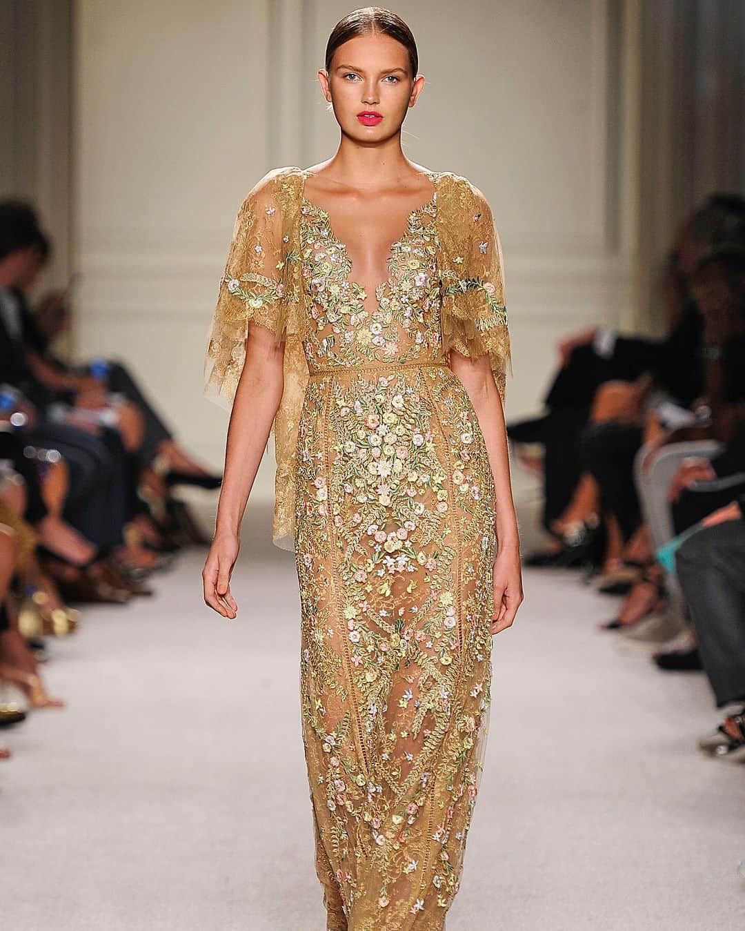 Marchesaのインスタグラム：「From the #MarchesaArchives : Look 29 from the Spring 2016 Marchesa runway. A vision in Chantilly lace and tulle, featuring floral threadwork embroidery, elegant cape sleeves, and gold ladder detailed seams.   #Marchesa #SS16Marchesa」