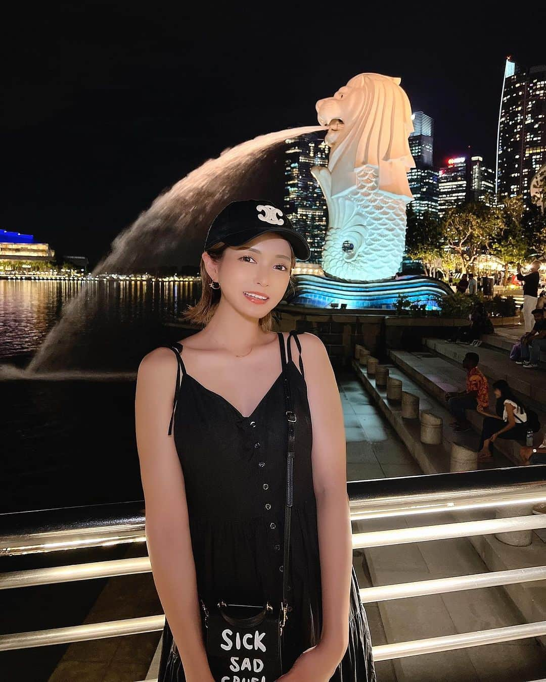 FukamizuYukina のインスタグラム：「_ 𝗠𝗘𝗥𝗟𝗜𝗢𝗡🦁🐟⛲️🫧🌃 口移ししちゃうよねえ🫦💕笑 #merlion #singapore #tb #peitrip」