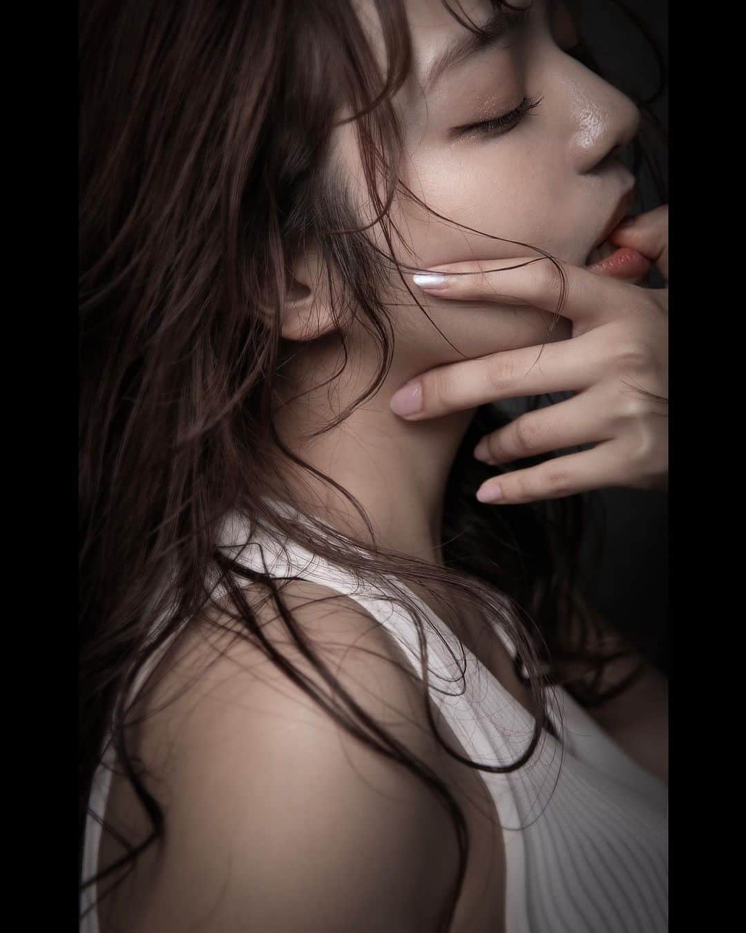 Shitabow シタボー sCeneさんのインスタグラム写真 - (Shitabow シタボー sCeneInstagram)「生美髪。  　10.23  photo  ヘアスタイルによってヒトは変わる事が出来る。  　そして僕等は変えることが出来る。  produce by sCene シーン 【イマトミライ】  モデル協力　@_haru_no_ie_  HAIR&photography @scene_shitabow  #ヘアスタイル  #大阪美容室シーン #大阪美容室 #関西美容専門学校  #美容室　#ヘアアレンジ　#高津理容美容専門学校 #美容学生　#美容師　#大阪美容師　#茨木市　#茨木　#大阪ベルエベル美容専門学校 #カットモデル  #サロンモデル　#関西サロンモデル　#カメラ好きな人と繋がりたい 　#美容師求人 #ショートヘア　#インナーカラー  #ボブスタイル　 #ショートボブ　 #下防タツヤ#吹田美容室#吹田美容室シーン #茨木市美容室　#茨木市美容室シーン　#グラムール美容専門学校　#カミカリスマ」10月24日 6時46分 - scene_shitabow