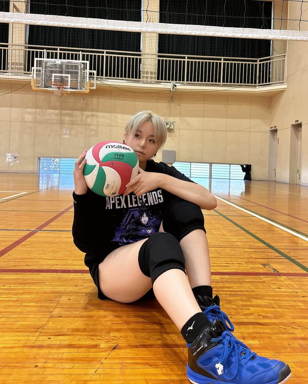 馨君さんのインスタグラム写真 - (馨君Instagram)「体育館借りてバレボーしてきました  ティックトックにも動画上げたのでみてね  #バレー部  #ばれー部女子  #コスプレイヤー  #コスプレイヤーの中身  #馨くん  #バレー  #運動  #体育館  #バレーシューズ」10月24日 7時00分 - kaworu_331