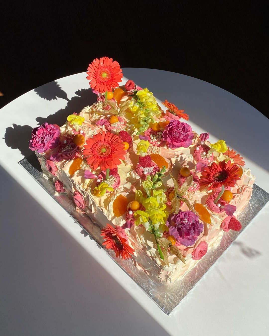 Cosmopolitanさんのインスタグラム写真 - (CosmopolitanInstagram)「Just something pretty for your eyeballs 💐  #rg @crybaby.cakes」10月24日 7時01分 - cosmopolitan