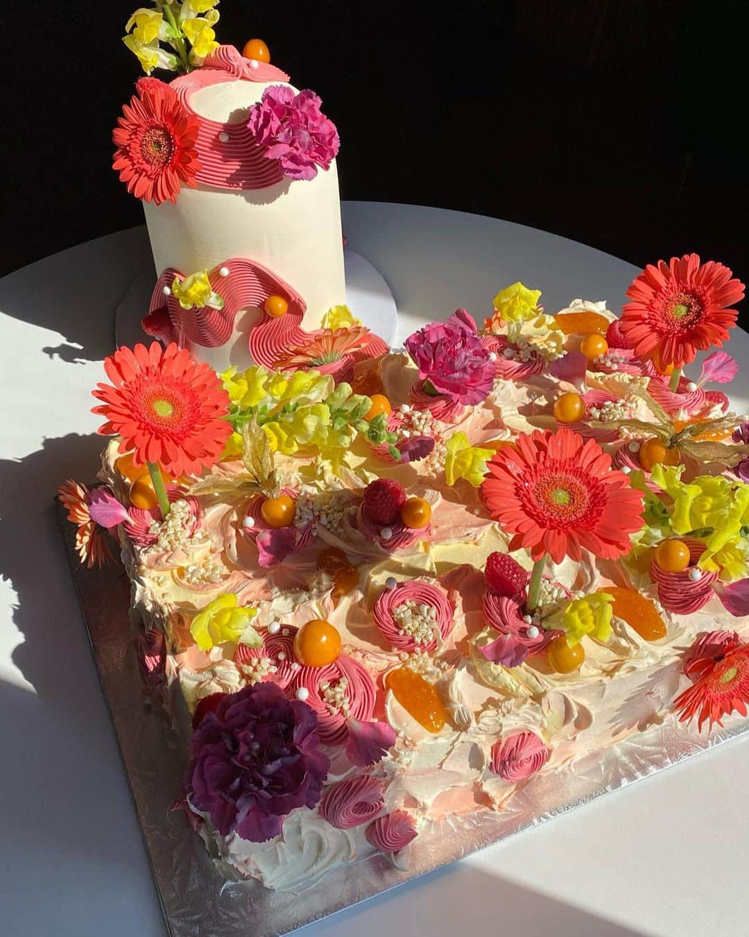 Cosmopolitanさんのインスタグラム写真 - (CosmopolitanInstagram)「Just something pretty for your eyeballs 💐  #rg @crybaby.cakes」10月24日 7時01分 - cosmopolitan