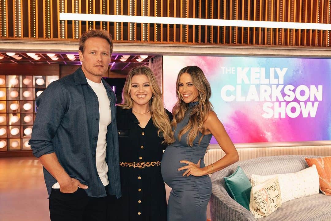 サム・ヒューアンさんのインスタグラム写真 - (サム・ヒューアンInstagram)「So excited to be part of the @kellyclarksonshow tomorrow! The perfect host, we talk Clanlands, @sassenachspirits and much more… Make sure you tune in! 🙌😘」10月24日 7時11分 - samheughan