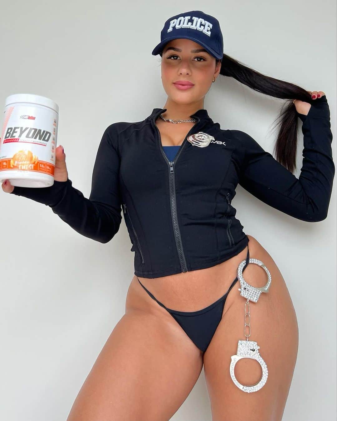 Katya Elise Henryのインスタグラム：「You have the right to remain delicious… 🤤everything you say, can and will be used to gain this booty!! My fav supplements for 🍑 building are @blessedprotein & @ehplabs beyond bcaas for muscle recovery after a crazy glute day 🙌🏽 (use code katya10 to save $ off your order) annnnd don’t forget… @wbkfit Mystery boxes are still going strong! I’m so happy you guys are loving them! Protein, swim, apparel, and more of my favorite things are added! Don’t miss out.. 😉 link in bio ❤️」