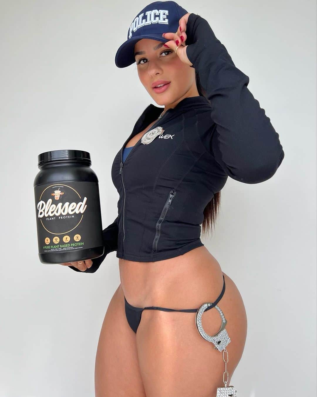 Katya Elise Henryさんのインスタグラム写真 - (Katya Elise HenryInstagram)「You have the right to remain delicious… 🤤everything you say, can and will be used to gain this booty!! My fav supplements for 🍑 building are @blessedprotein & @ehplabs beyond bcaas for muscle recovery after a crazy glute day 🙌🏽 (use code katya10 to save $ off your order) annnnd don’t forget… @wbkfit Mystery boxes are still going strong! I’m so happy you guys are loving them! Protein, swim, apparel, and more of my favorite things are added! Don’t miss out.. 😉 link in bio ❤️」10月24日 7時12分 - katyaelisehenry
